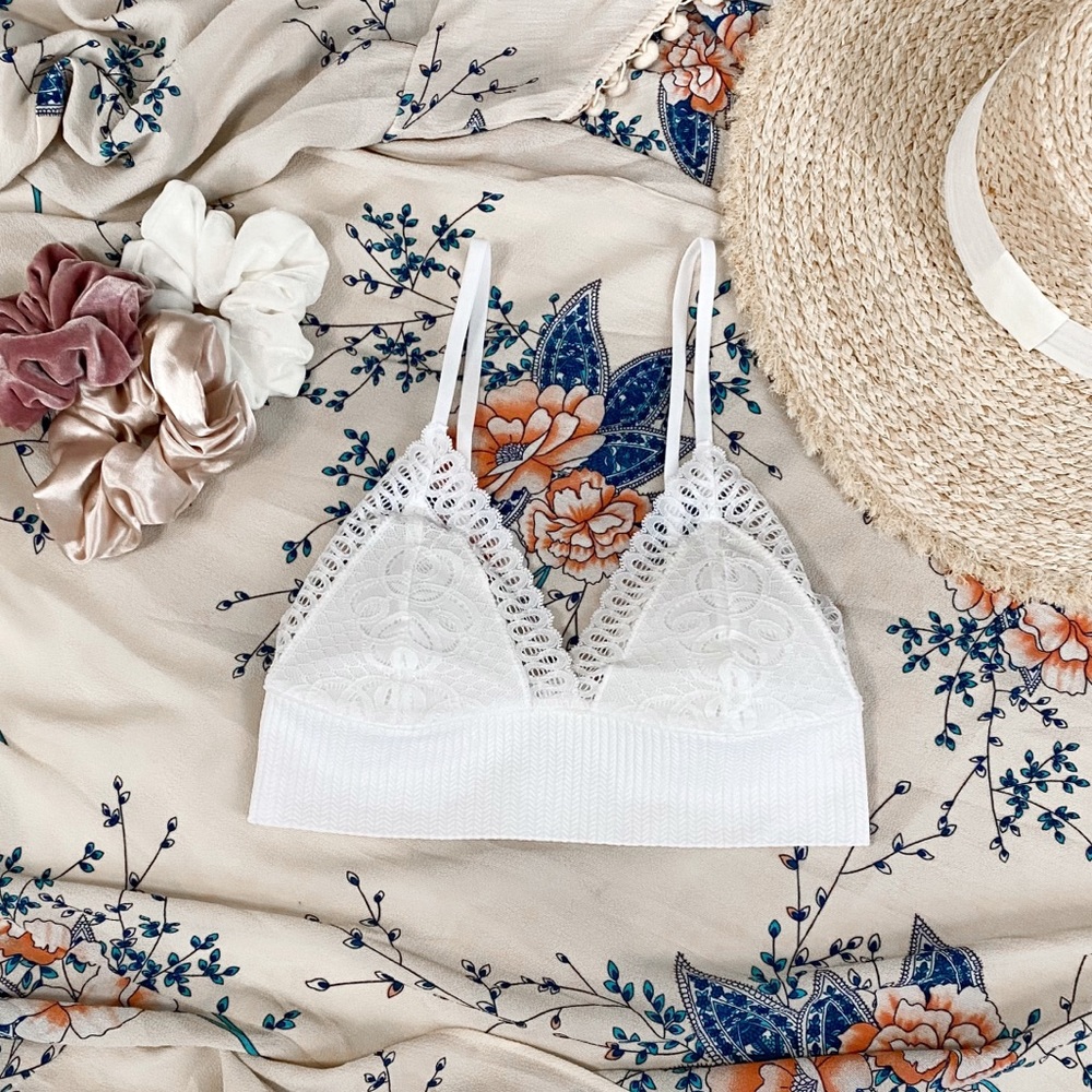 Vivi White Lace Bralette adjustable straps